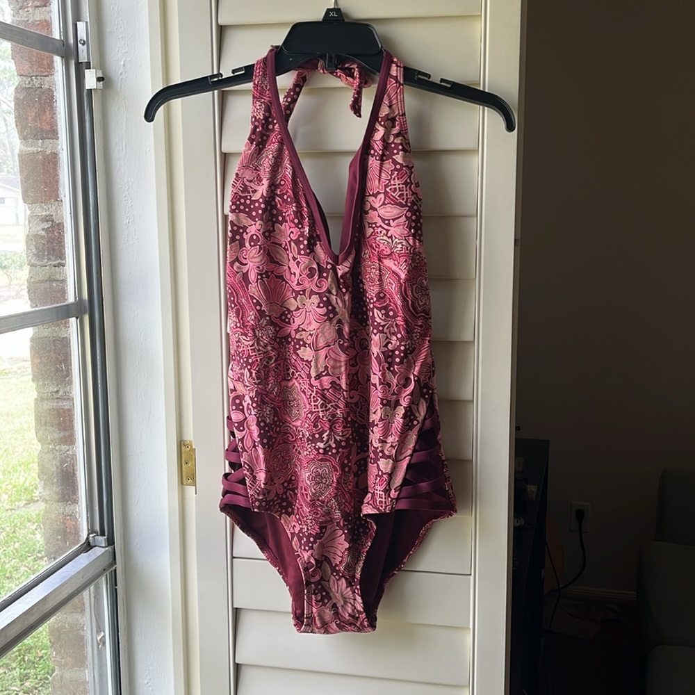 4/$25 SALE CARMEN MARC VALVO Maroon Paisley Floral Halter Swimsuit Size 14